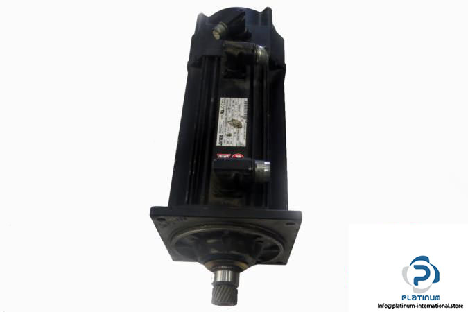lenze-mca-13i34-rs0b0-z0d0-st5f10n-r0su-servo-motor3_675x450