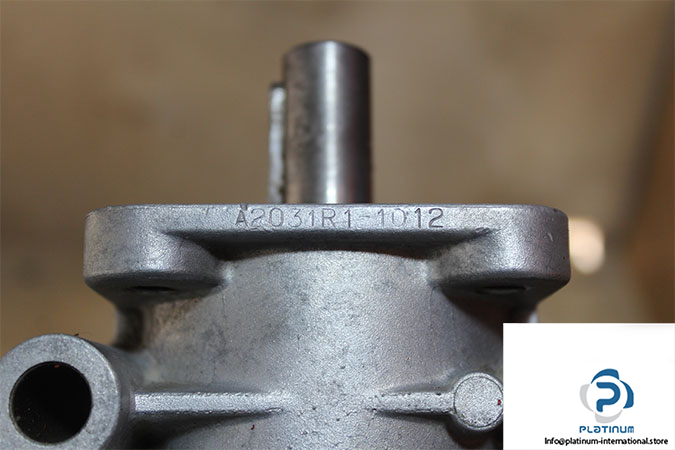 poggi-a2031r1-1d12-3-way-right-angle-gearbox-2