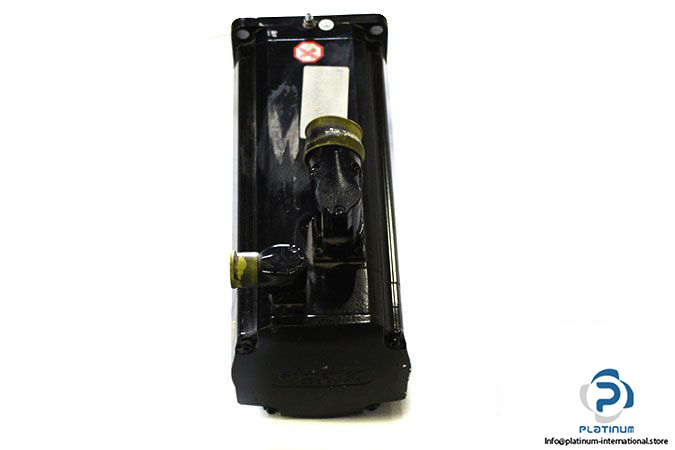 schneider-sh140_30270_0_1_00_00_00_00_00-servo-motor-2