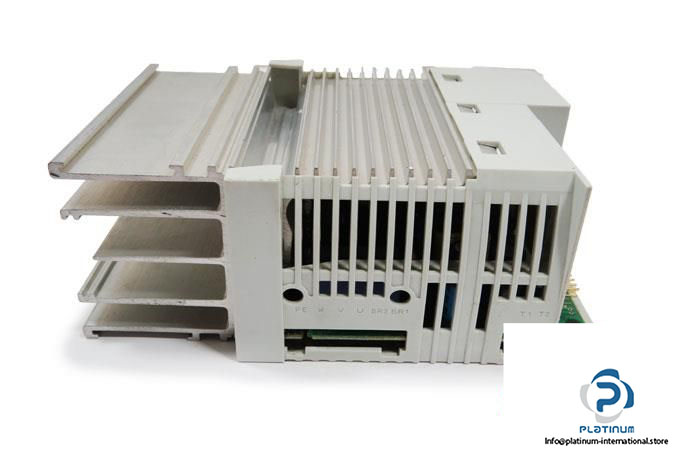 lenze-e82ev371_2b-frequency-inverter3_675x450