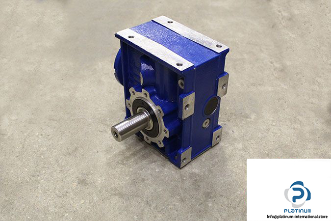 s-t-m-sm-45-skew-bevel-helical-gearbox-2
