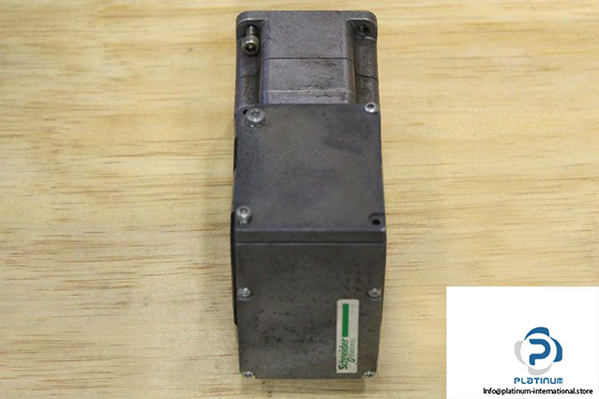 schneider-ile1f661pb1a1-brushless-dc-motor-2