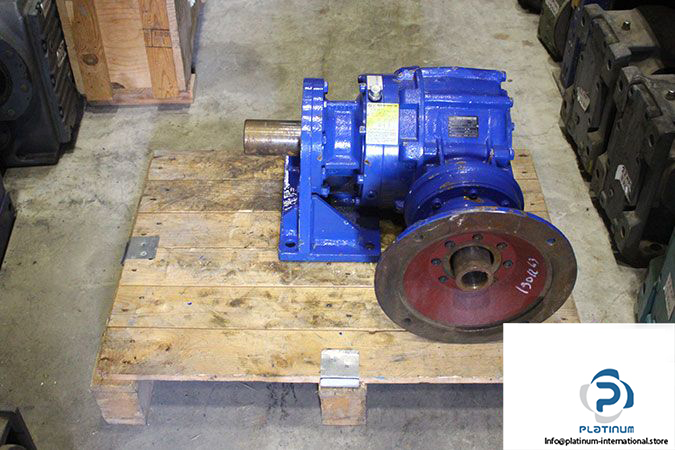 rossi-mr-c2e-353fo1c-right-angle-shaft-gearmotor-1