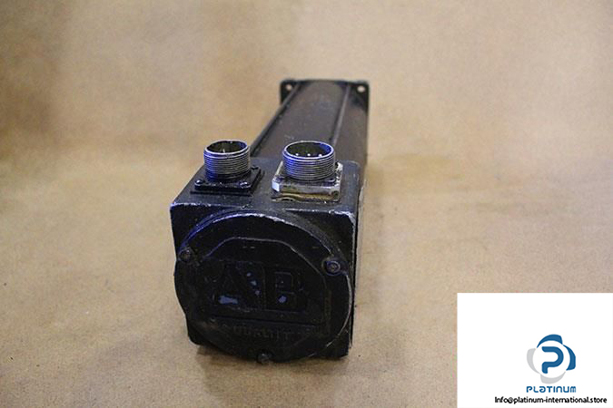 allen-bradley-1326ab-a3e-11-servo-motor4_675x450