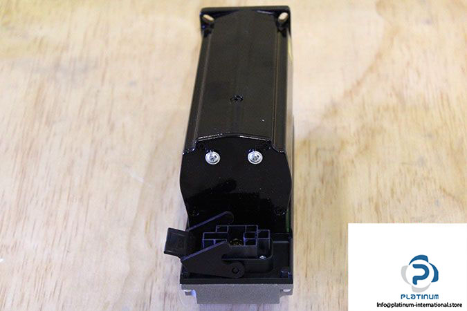 schneider-ilm0702p22a0000-integrated-servo-motor-3