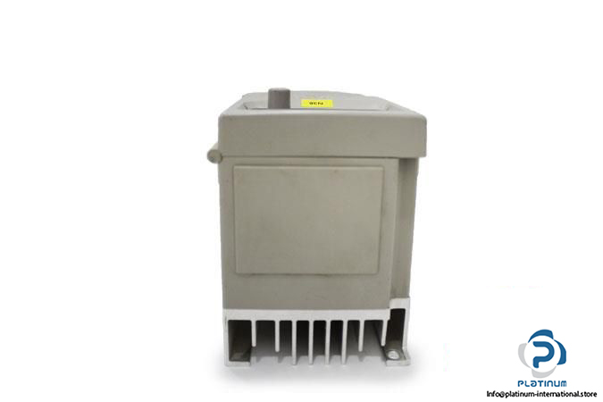 hitachi-sj100-004nfe-frequency-inverter4_675x450