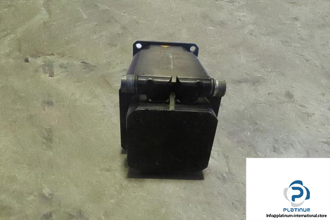 danaher-motion-dbl5n02200-0r2-00k-s40-servo-motor3_675x450