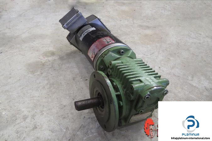 lenze-1312075020-servo-motor-with-gear3_675x450