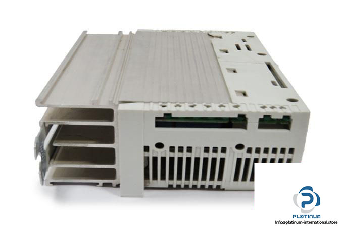 lenze-e82ev551_4b-frequency-inverter3_675x450