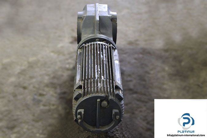 sew-kv77-dy112l_b_hr_th_sm40-permanent-magnet-motor-2