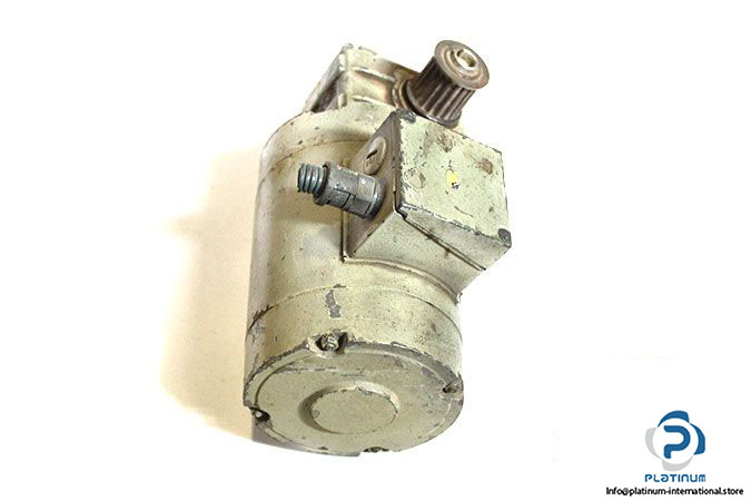 indur-d-6-90-60k_ip-54-gear-motor-2