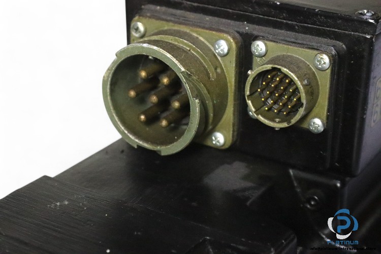 moog-FAS-T-2-M2-045-26-06-00-brushless-servomotor(used)-1