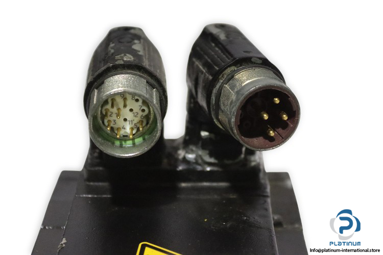 sew-eurodrive-RF27-CMP63M_KY_RH1M_SM1-50.1732545001.0003.11-servo-motor-(used)-1