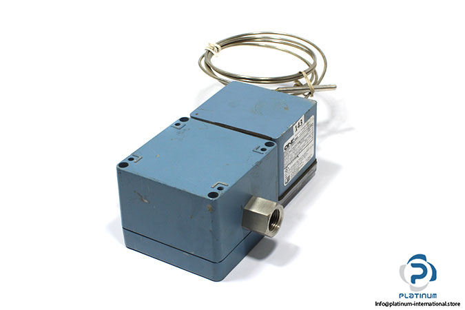 143-united-electric-d1d2h1n-electronic-temperature-switch-1