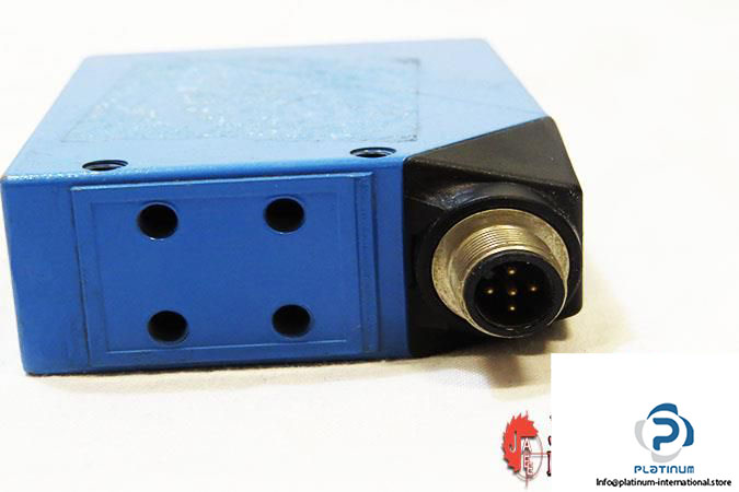 sick-wta24-p5201s04-photoelectric-sensor4_675x450