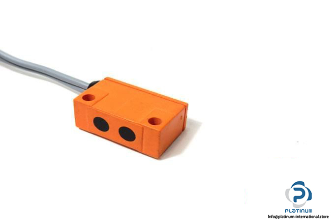 ifm-or0004-photoelectric-retro-reflective-sensor-4_675x450