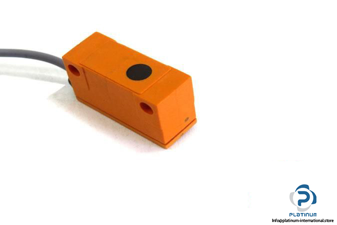 ifm-or0003-through-beam-sensor-transmitter4_675x450