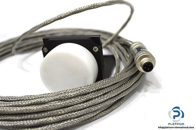 wenglor-intt107-inductive-proximity-sensor-2