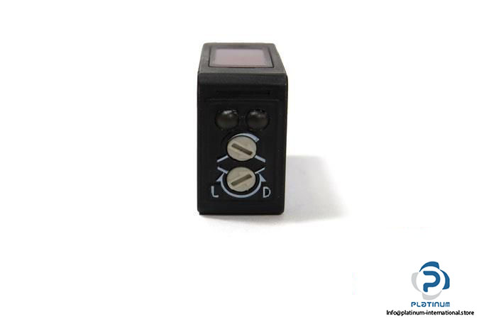 sick-wl100-p3439-photoelectric-retro-reflective-sensor5_675x450
