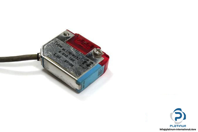 sick-wl170-p132-photoelectric-retro-reflective-sensor3_675x450