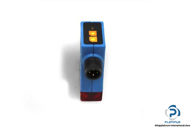 wenglor-xm98pah2-photoelectric-retro-reflex-sensor3_675x450