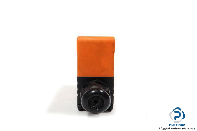 ifm-oa5106-photoelectric-retro-reflective-sensor-4_675x450