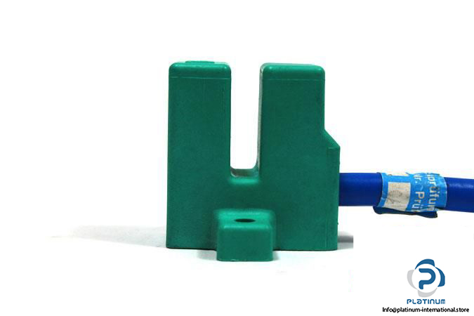 pepperlfuchs-sj5-k-n-inductive-slot-sensor3_675x450