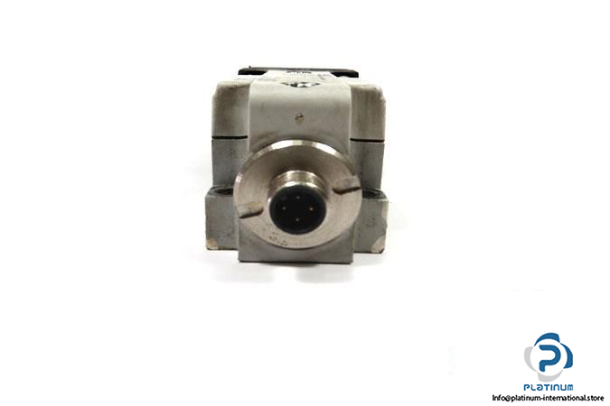 balluff-bes-517-132-m7-h-s4-inductive-sensor4_675x450