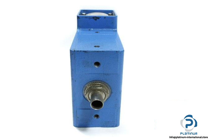 sick-wl25-823-photoelectric-retro-reflective-sensor-4_675x450