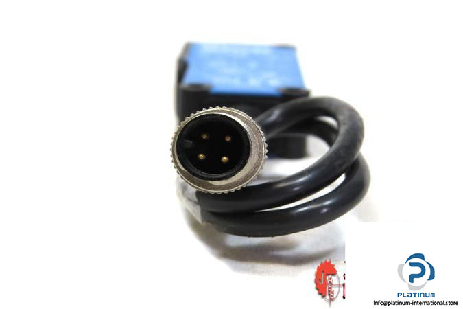 sick-wlf18-3p930-photoelectric-retro-reflective-sensor-5_675x450