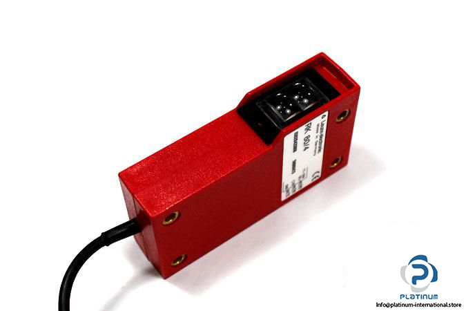 leuze-rk-804-photoelectric-retro-reflective-sensor3_675x450
