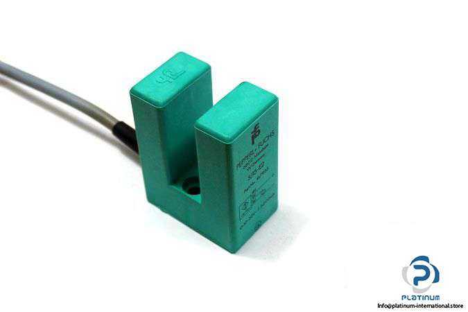 pepperlfuchs-sj15-e2-inductive-slot-sensor3_675x450
