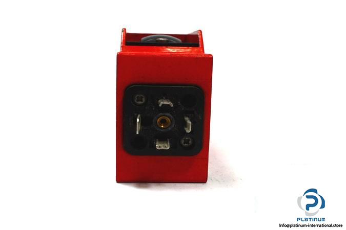 leuze-prk-854-photoelectric-retro-reflective-sensor4_675x450