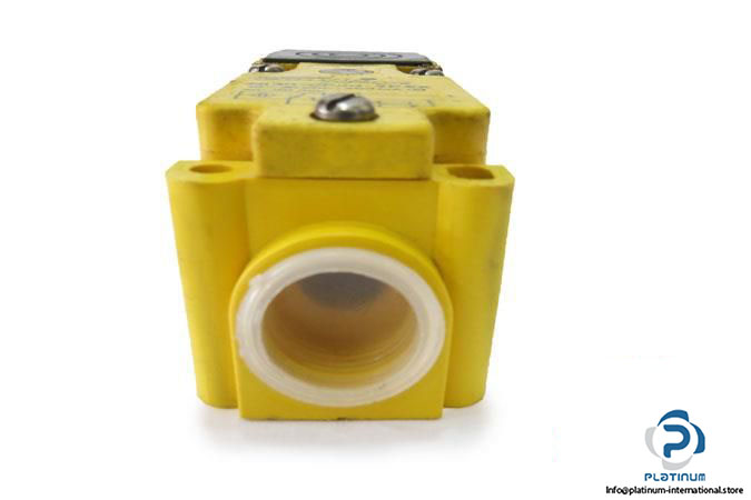 turck-ni30-cp40-vp6x-inductive-sensor4_675x450