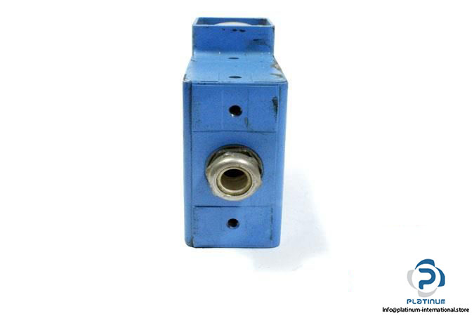 sick-wl25-313-photoelectric-retro-reflective-sensor4_675x450