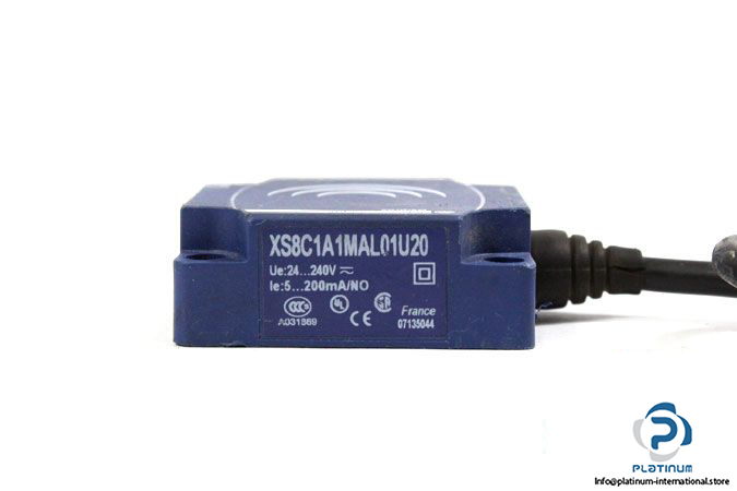 telemecanique-xs8c1a1mal01u20-inductive-sensor-4