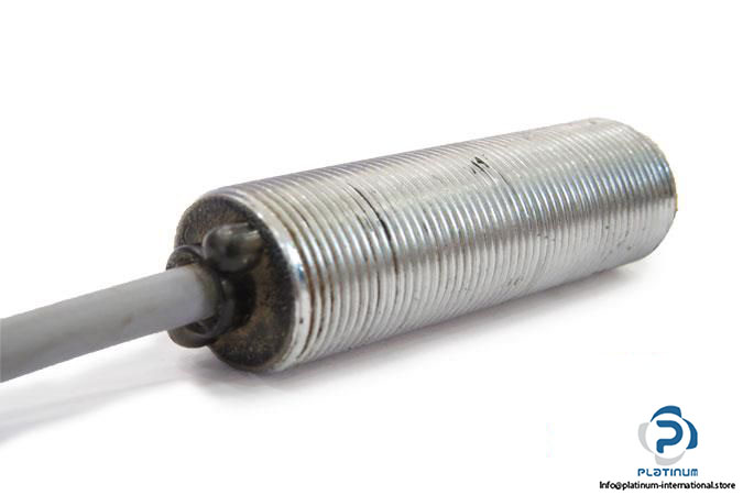 turck-bi5-g18-ap7-inductive-sensor3_675x450