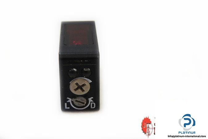 sick-wtb8-p2231-photoelectric-proximity-sensor4_675x450