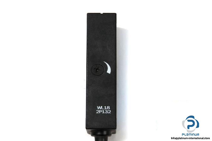 sick-wl18-2p132-photoelectric-retro-reflective-sensor5_675x450