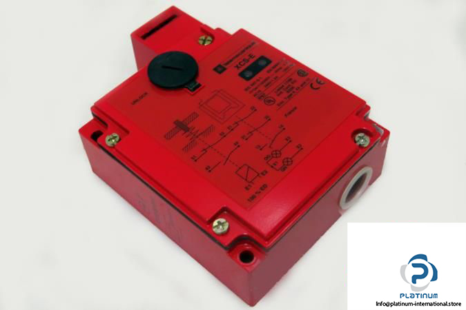 telemecanique-xcs-e-safety-interlock-switch6_675x450