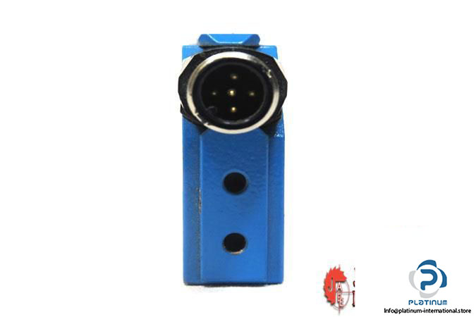sick-wl12-2b560s37-photoelectric-retro-reflective-sensor4_675x450