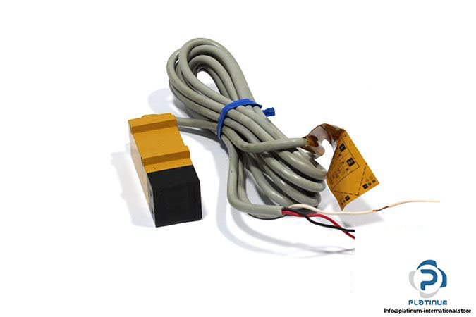 omron-e3s-r2b4-photoelectric-retroreflective-sensor-2