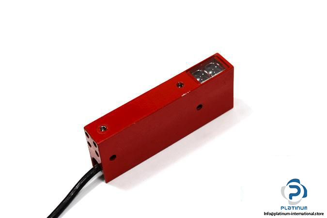 leuze-ls-724-e-through-beam-photoelectric-sensor-receiver3_675x450