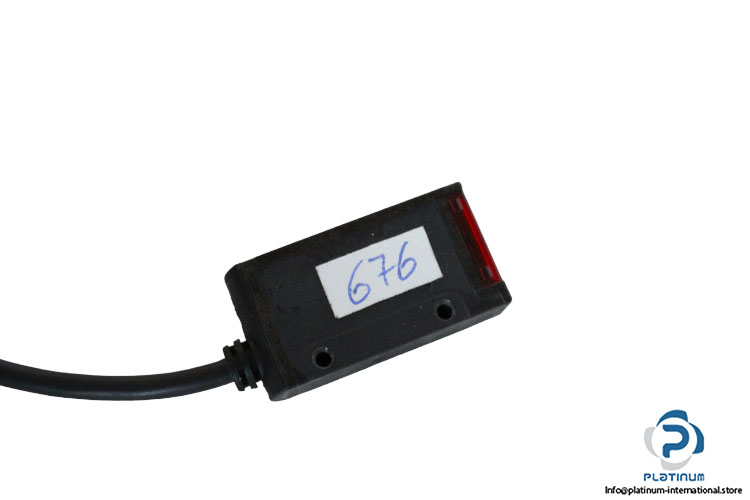 omron-e3s-ad11-diffuse-reflective-sensor-2