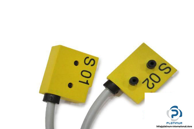 turck-ni1-q65-ap6-0125-fsf44s304-inductive-sensor4_675x450