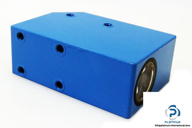 sick-cs3-p3632-color-sensor3_675x450
