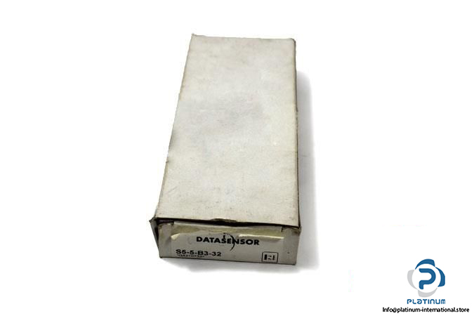 datasensor-s5-5-b3-32-photoelectric-retro-reflective-sensor4_675x450