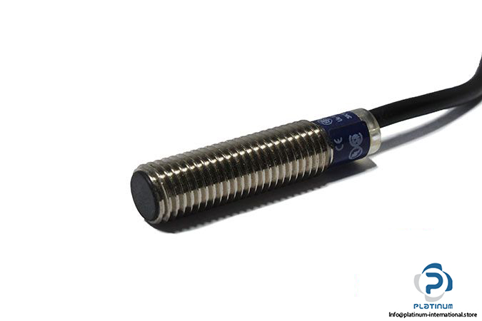 telemecanique-xs108b3nbl2-inductive-sensor-1
