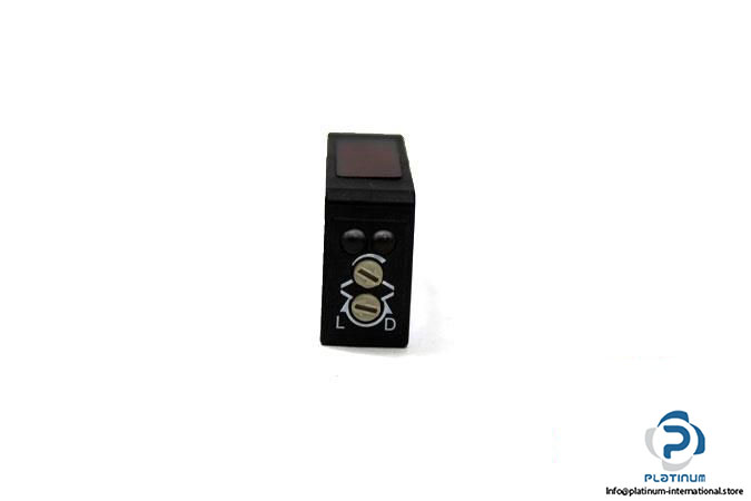 sick-wl100l-f2231-photoelectric-retro-reflective-sensor-dual-lens4_675x450