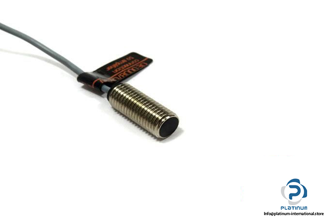 ifm-oe0008-through-beam-photoelectric-sensor3_675x450